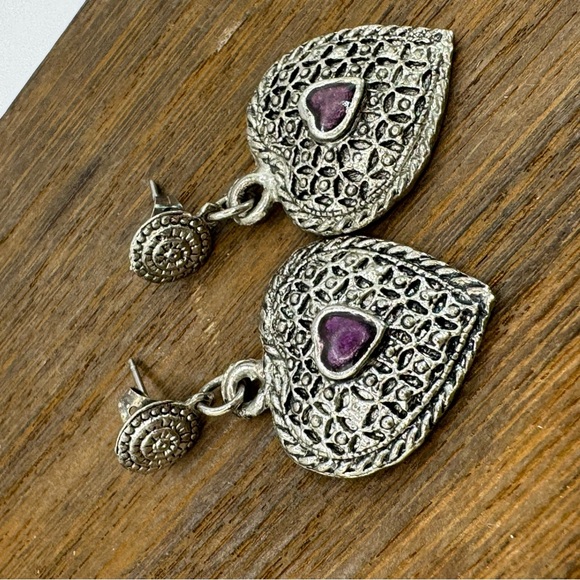 Vintage textured silver tone heart dangle earrings with purple enamel center - Picture 4 of 10